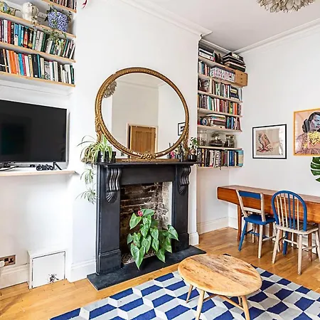 Charming Acton Dollhouse * London