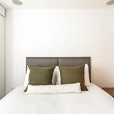 Elegant 3 Bed In Earl's Court Apartment London