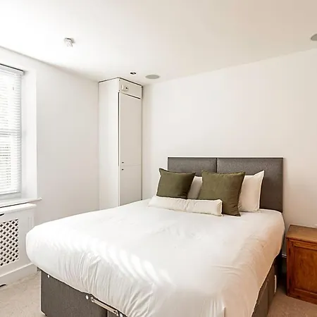 Elegant 3 Bed In Earl's Court *