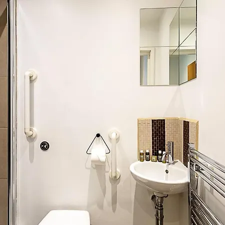 Elegant 3 Bed In Earl's Court