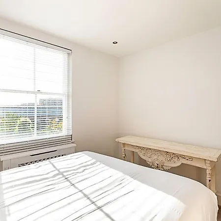 Elegant 3 Bed In Earl's Court *