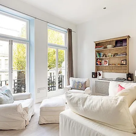 Elegant 3 Bed In Earl's Court Apartment *