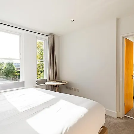Elegant 3 Bed In Earl's Court *