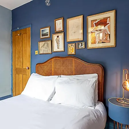 Apartment Charming Acton Dollhouse London