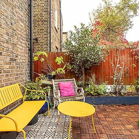 Charming Acton Dollhouse Apartment London