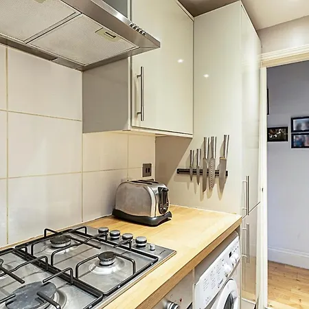 Apartment Charming Acton Dollhouse London