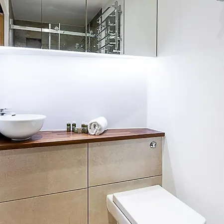Duplex Two-bed Near Tower Bridge Apartment