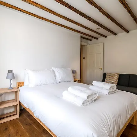 Historic 18th Century Terrace House * London