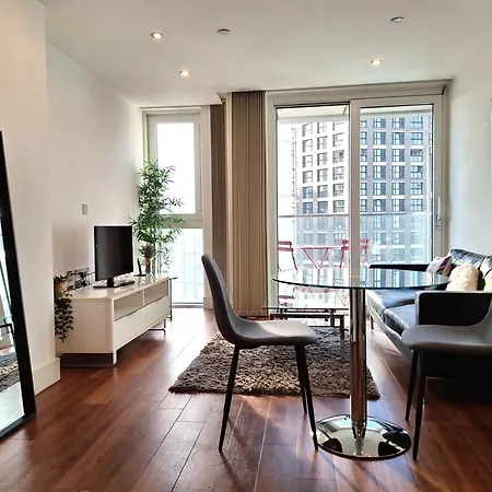 Still Life Aldgate Deluxe Londen