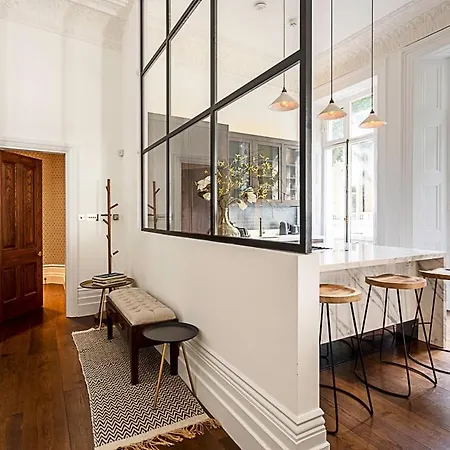 Notting Hill Charm 2-bed Gem Apartment