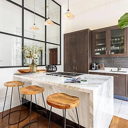 Notting Hill Charm 2-bed Gem Apartment *