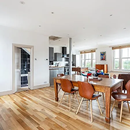 Contemporary Open Plan Penthouse *