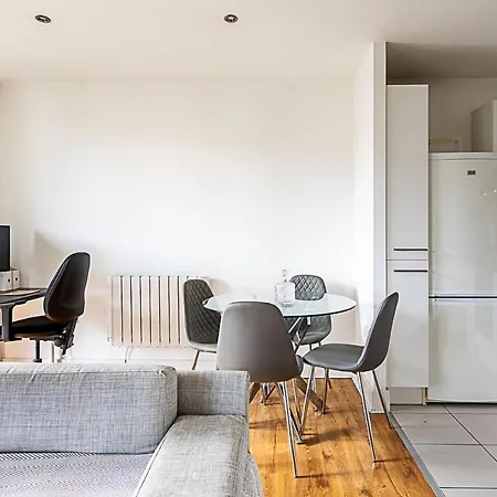 City-close 1-bed Near Tower Hill Apartment London