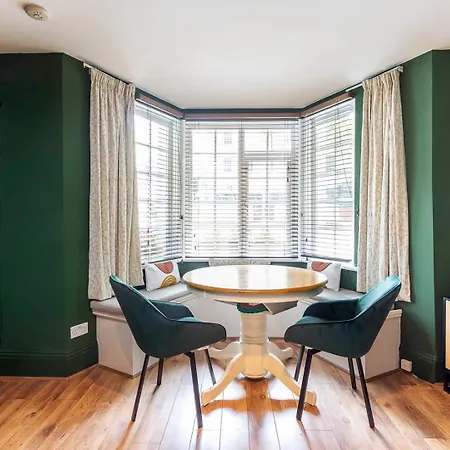 Chiswick Gem Stylish 1-bed Flat For Modern Living Apartment London