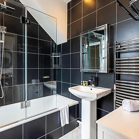 Contemporary Open Plan Penthouse *