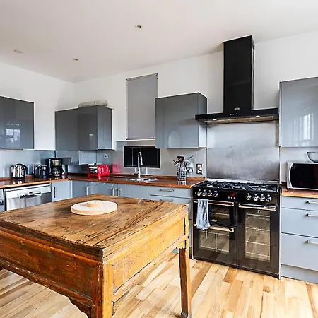 Contemporary Open Plan Penthouse Apartment