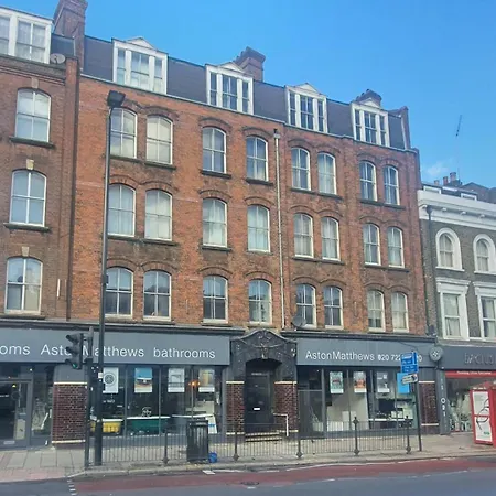 Contemporary Open Plan Penthouse * London