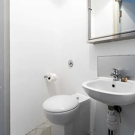 Contemporary Open Plan Penthouse Apartment *