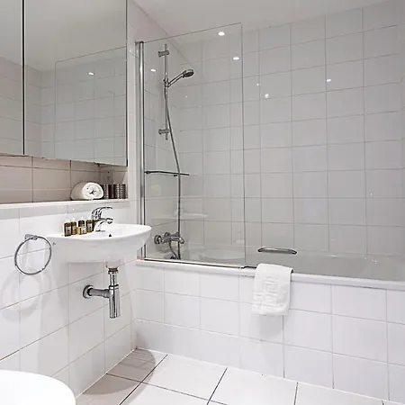 City-close 1-bed Near Tower Hill Apartment London