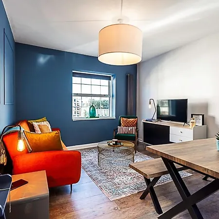 Cosy Spitalfields Hideaway Apartment