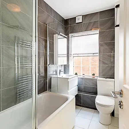 Cosy Spitalfields Hideaway Apartment