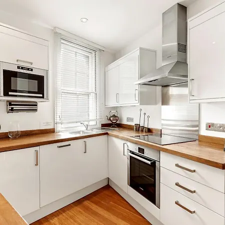Lovely 1 Bed With Garden Apartment *