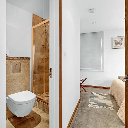 Apartment Lovely 1 Bed With Garden London