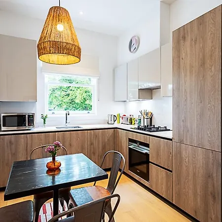 Stunning Earls Court Flat Apartment