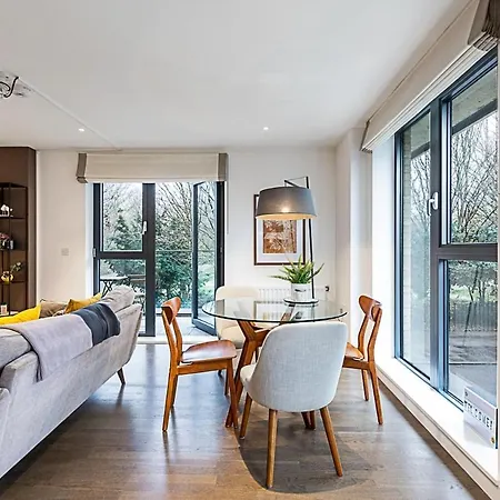 Spacious And Trendy Shoreditch Flat London