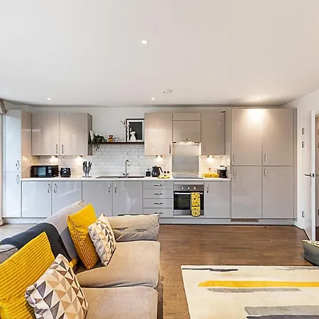 Spacious And Trendy Shoreditch Flat Apartment London