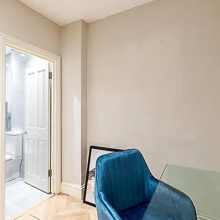 Beautiful Two Bedroom Abode In Notting Hill London