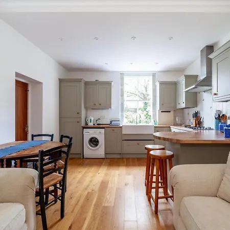 Cosy And Spacious London