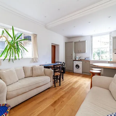 Cosy And Spacious