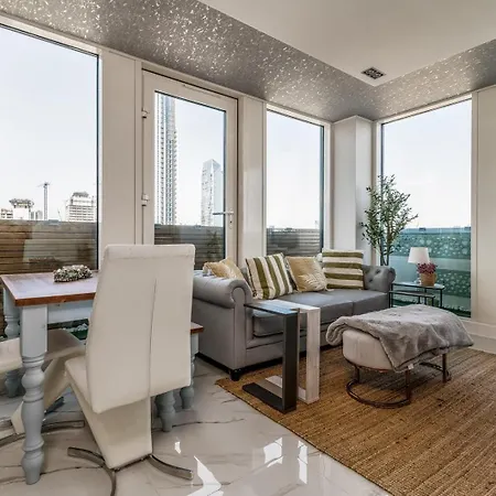 Canary Wharf Retreat With Free Secure Parking Apartment *