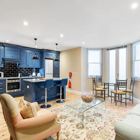 Colourful Near Clapham Common! Apartment