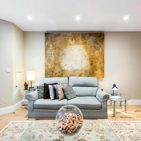 Colourful Near Clapham Common! Apartment *