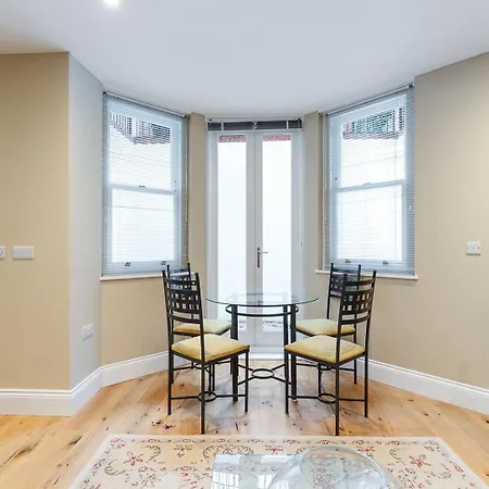 Apartment Colourful Near Clapham Common! London