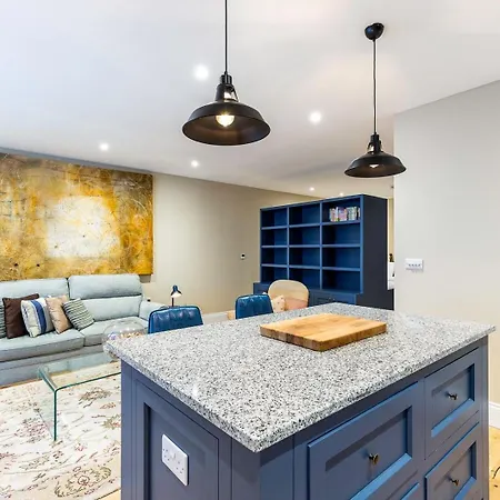Colourful Near Clapham Common! * London
