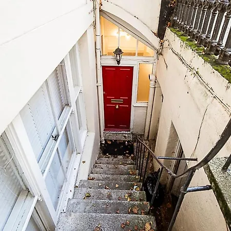 Beautiful Two Bedroom Abode In Notting Hill *