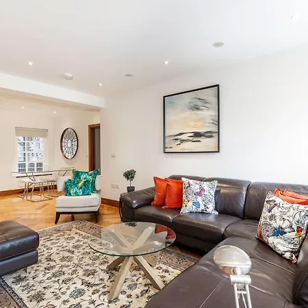 Colourful South Kensington Apartment London