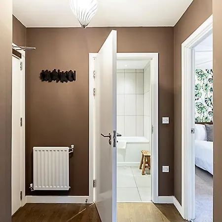 Spacious And Trendy Shoreditch Flat Apartment London