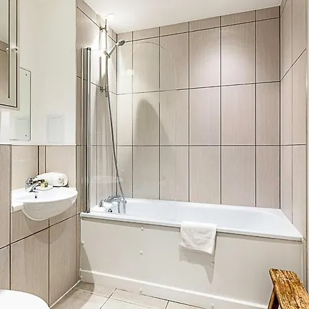 Spacious And Trendy Shoreditch Flat