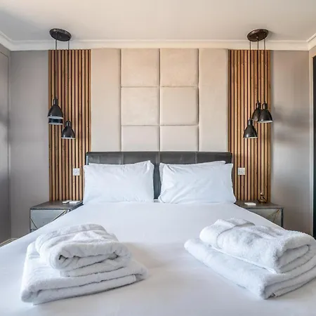 Canary Wharf Retreat With Free Secure Parking * London