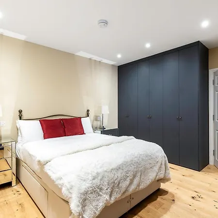 Apartment Colourful Near Clapham Common!