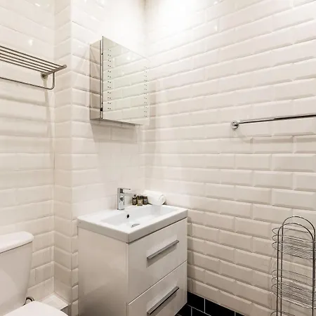 Colourful Near Clapham Common! Apartment *