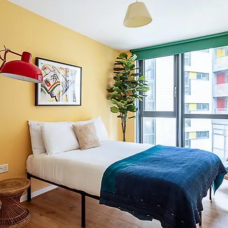 Vibrant And Modern With Canal Views *