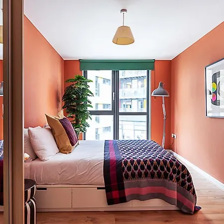 Vibrant And Modern With Canal Views London