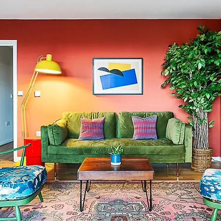 Vibrant And Modern With Canal Views * London