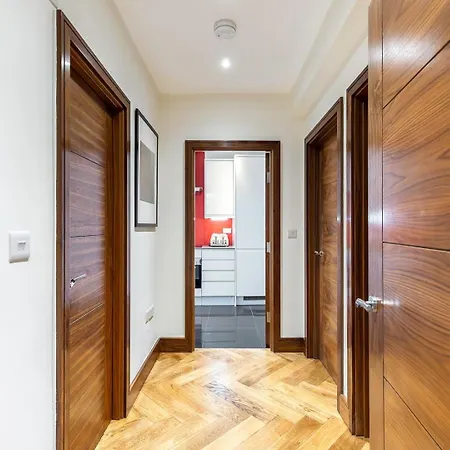 Apartment Colourful South Kensington London