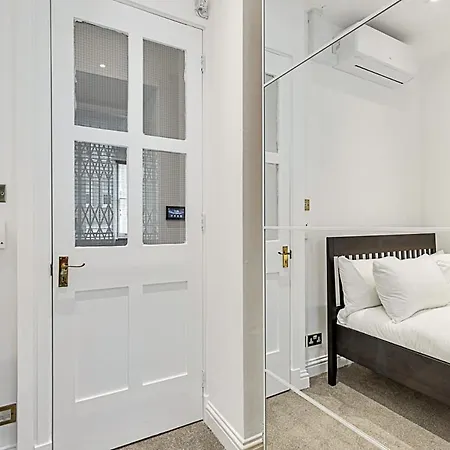 Apartment A One-bedroom Situated In London